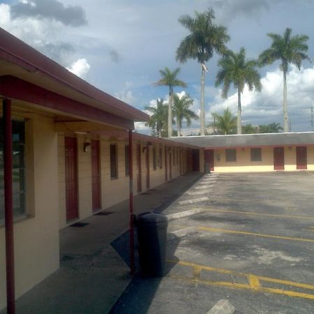 Palm City Motel Fort Myers Bagian luar foto